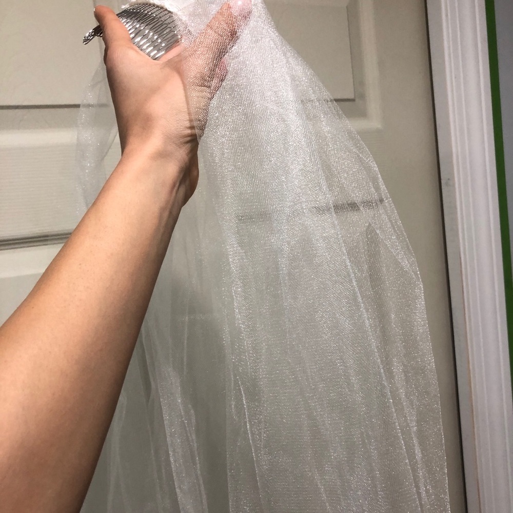 Erica Koesler Wedding Veil - Picture 3 of 4